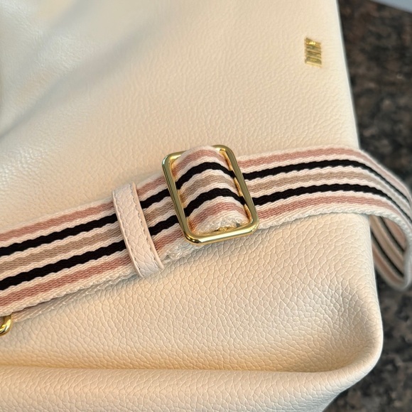 DKNY Hanley Hobo Cream Leather Bag with Gold Accents and guitar strap NWT - Picture 11 of 16